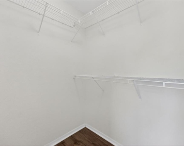 5467 Vineland Road - Photo Thumbnail 27