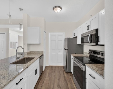 5467 Vineland Road - Photo Thumbnail 13