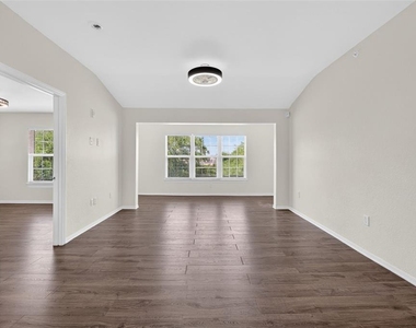 5467 Vineland Road - Photo Thumbnail 5