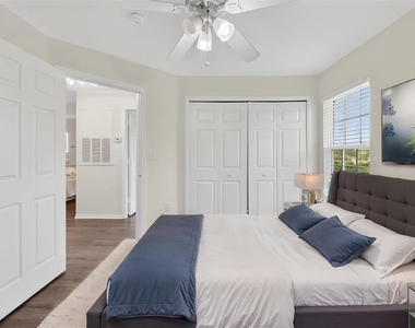 5467 Vineland Road - Photo Thumbnail 28