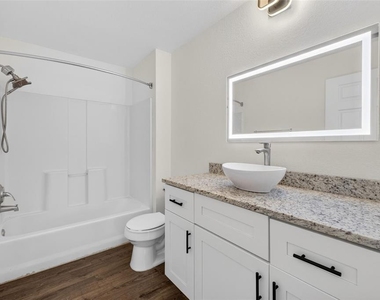 5467 Vineland Road - Photo Thumbnail 21