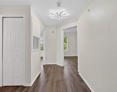 5467 Vineland Road - Photo Thumbnail 18