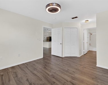 5467 Vineland Road - Photo Thumbnail 19