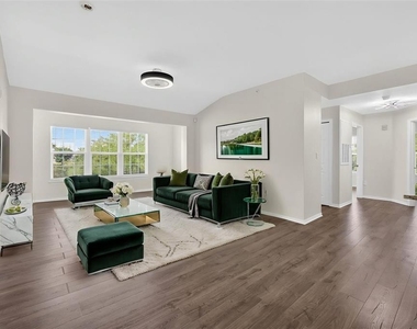 5467 Vineland Road - Photo Thumbnail 4