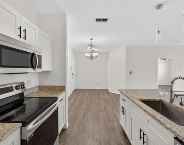 5467 Vineland Road - Photo Thumbnail 14