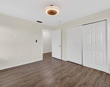 5467 Vineland Road - Photo Thumbnail 24