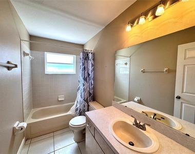 820 Briargrove Avenue - Photo Thumbnail 13