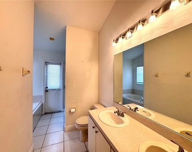 820 Briargrove Avenue - Photo Thumbnail 19