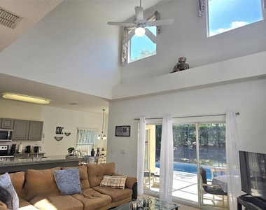 1027 Balmoral Drive - Photo Thumbnail 5
