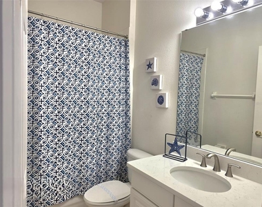 1027 Balmoral Drive - Photo Thumbnail 24