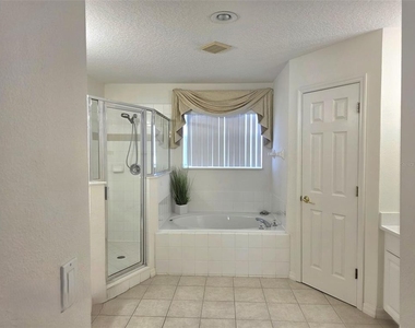 1027 Balmoral Drive - Photo Thumbnail 21