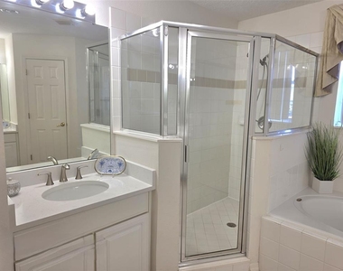 1027 Balmoral Drive - Photo Thumbnail 20