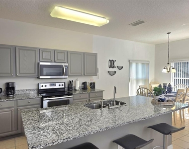 1027 Balmoral Drive - Photo Thumbnail 3