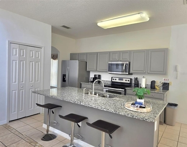 1027 Balmoral Drive - Photo Thumbnail 2
