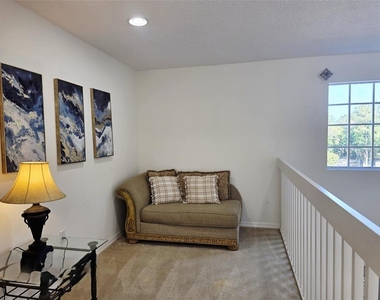 1027 Balmoral Drive - Photo Thumbnail 9