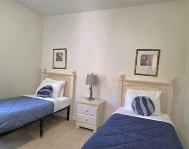 1027 Balmoral Drive - Photo Thumbnail 16