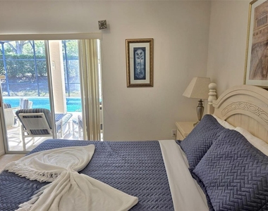 1027 Balmoral Drive - Photo Thumbnail 12