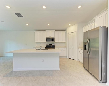23444 Steeple Avenue - Photo Thumbnail 10