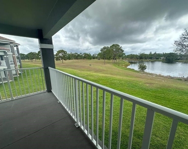 13929 Fairway Island Drive - Photo Thumbnail 11