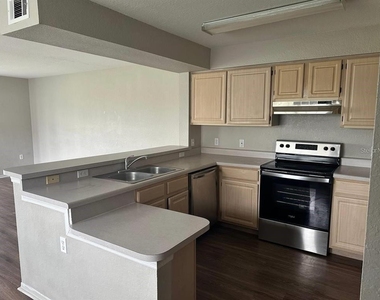 13929 Fairway Island Drive - Photo Thumbnail 2
