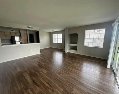 13929 Fairway Island Drive - Photo Thumbnail 3