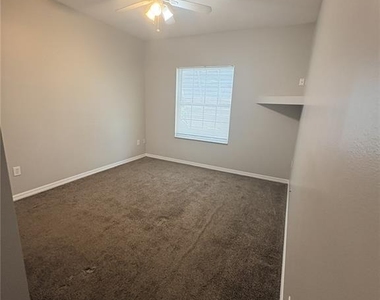 1054 Claudia Street - Photo Thumbnail 9