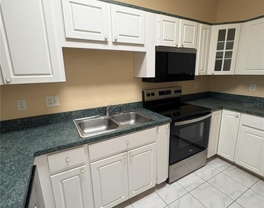 1054 Claudia Street - Photo Thumbnail 4