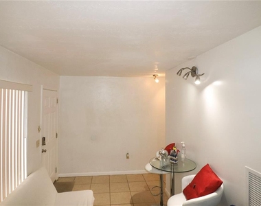 2300 Sw 43rd Street - Photo Thumbnail 5