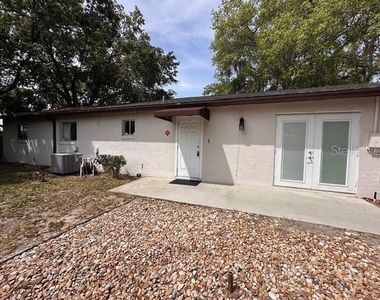 542 E Caroline Street - Photo Thumbnail 1