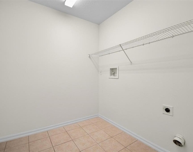 83 Lynbrook Drive - Photo Thumbnail 32