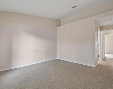 83 Lynbrook Drive - Photo Thumbnail 28