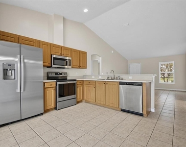 83 Lynbrook Drive - Photo Thumbnail 2