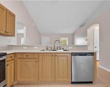83 Lynbrook Drive - Photo Thumbnail 16