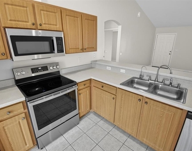 83 Lynbrook Drive - Photo Thumbnail 17