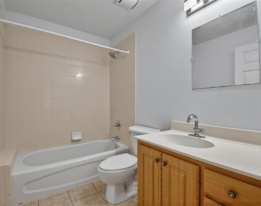 83 Lynbrook Drive - Photo Thumbnail 4