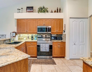 289 W Pine Valley Lane - Photo Thumbnail 6