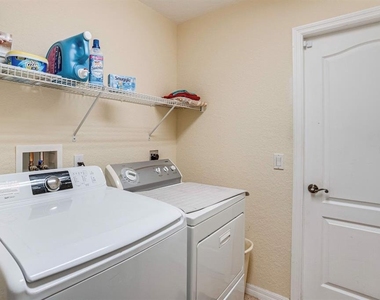 289 W Pine Valley Lane - Photo Thumbnail 21