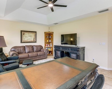 289 W Pine Valley Lane - Photo Thumbnail 10