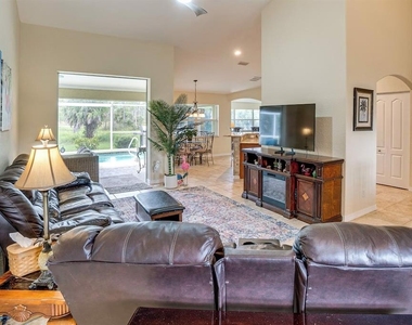 289 W Pine Valley Lane - Photo Thumbnail 3