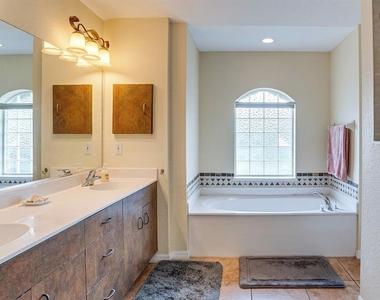 289 W Pine Valley Lane - Photo Thumbnail 14