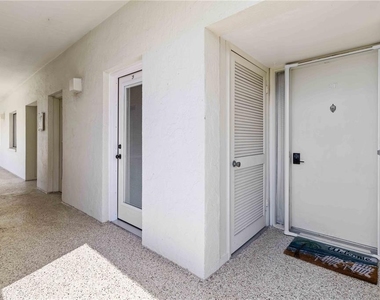 1500 Park Beach Circle - Photo Thumbnail 3