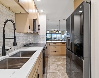 1500 Park Beach Circle - Photo Thumbnail 7