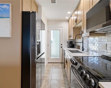 1500 Park Beach Circle - Photo Thumbnail 5