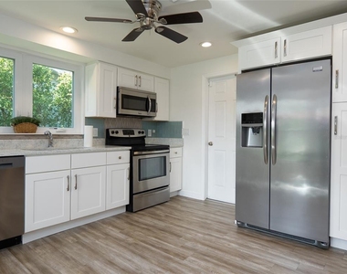3140 Bay Shore Road - Photo Thumbnail 12