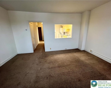 606 W Broad Street - Photo Thumbnail 5