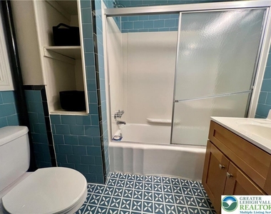 606 W Broad Street - Photo Thumbnail 8