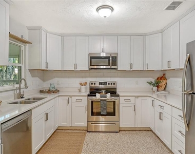 209 Briggs Court - Photo Thumbnail 9