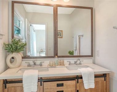 209 Briggs Court - Photo Thumbnail 18