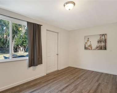 209 Briggs Court - Photo Thumbnail 25