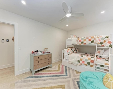 431 Island Circle - Photo Thumbnail 37